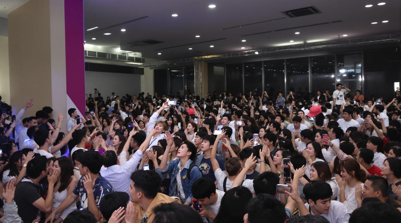 国产精品三级2026年度影迷见面会